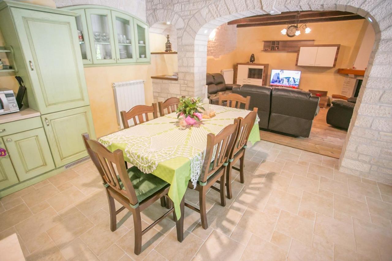 Holiday Home Mendula Tinjan Exterior photo