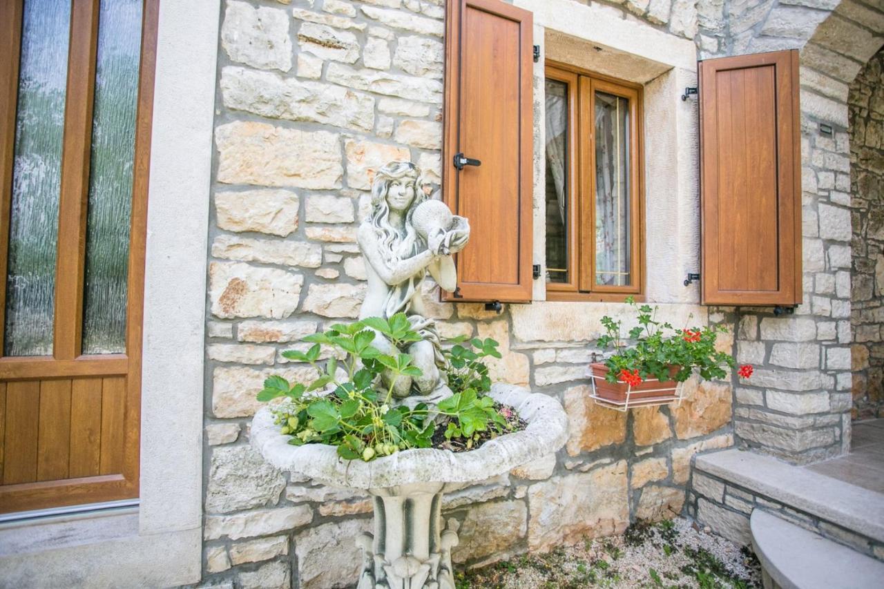 Holiday Home Mendula Tinjan Exterior photo