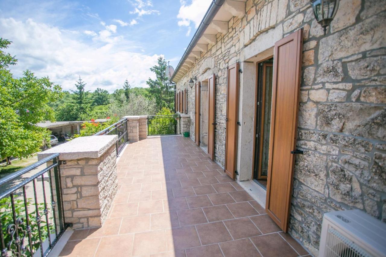 Holiday Home Mendula Tinjan Exterior photo