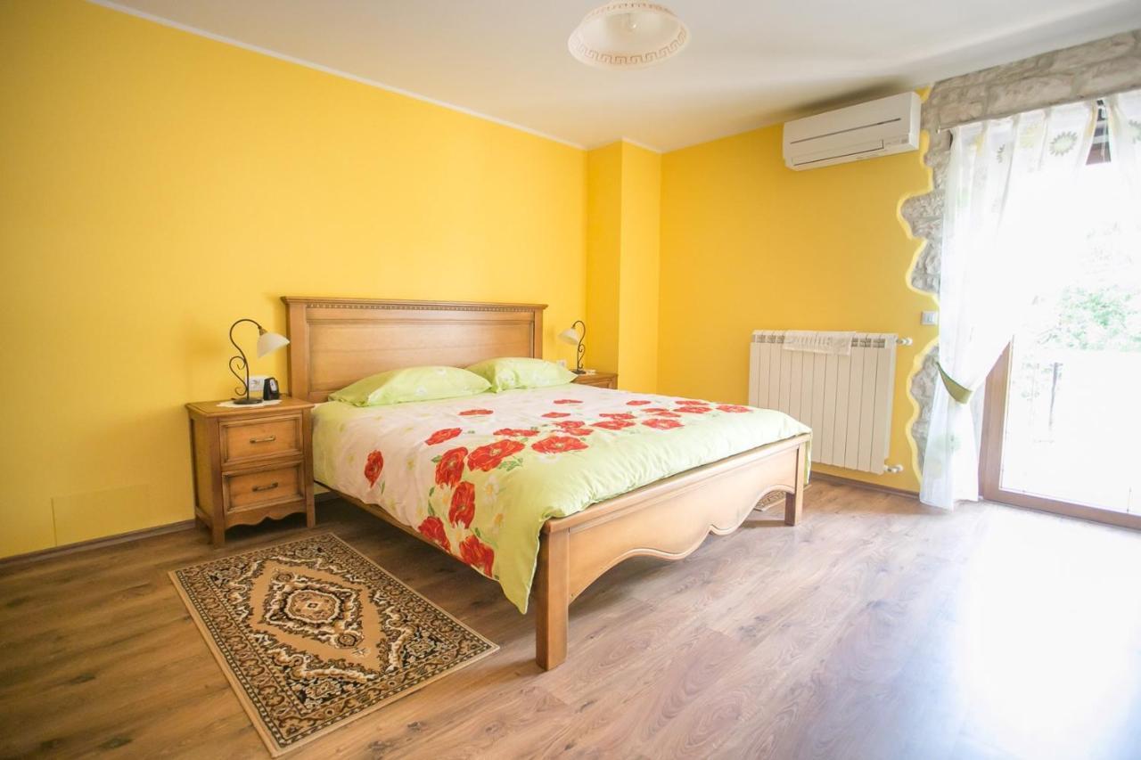 Holiday Home Mendula Tinjan Exterior photo