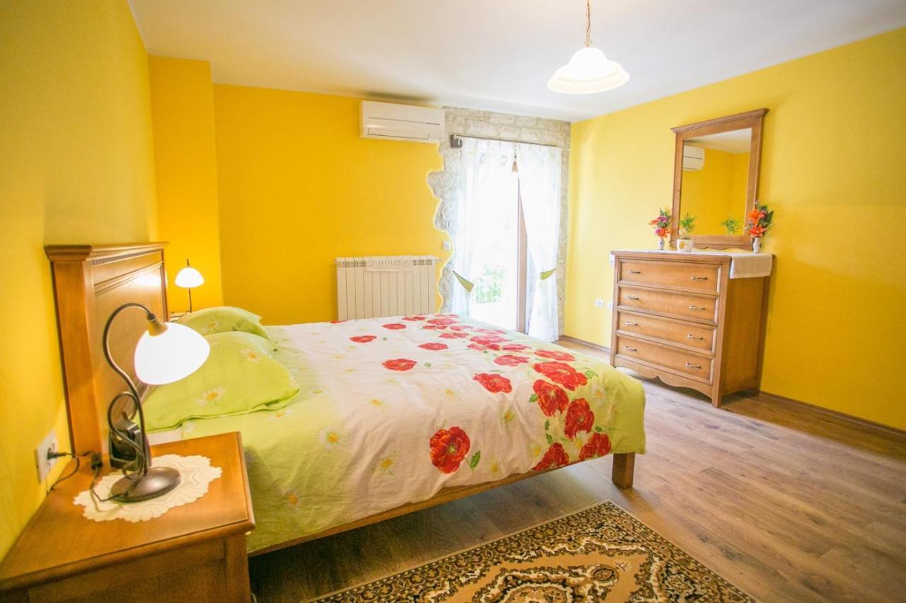 Holiday Home Mendula Tinjan Exterior photo