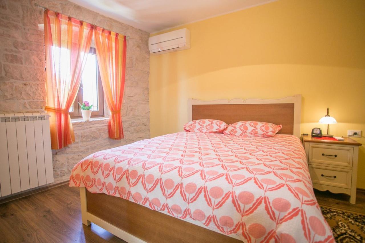 Holiday Home Mendula Tinjan Exterior photo